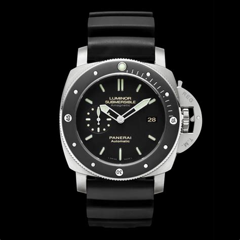 officine panerai luminor submersible|panerai luminor submersible amagnetic.